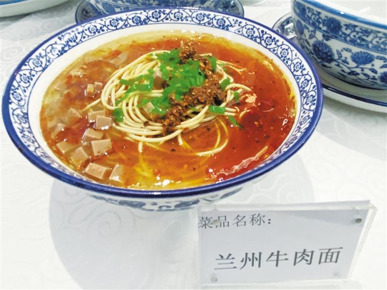 品香茗吃美食 還能K歌跳舞 “環(huán)西部火車游”專列爽得很！