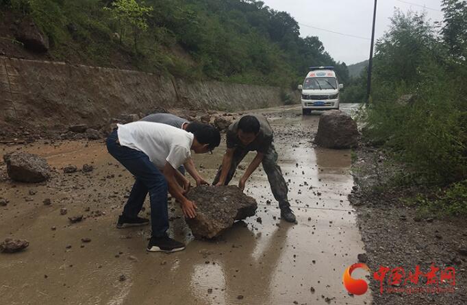康縣長壩鎮(zhèn)：鏟車、120合力“逆行”救援群眾  