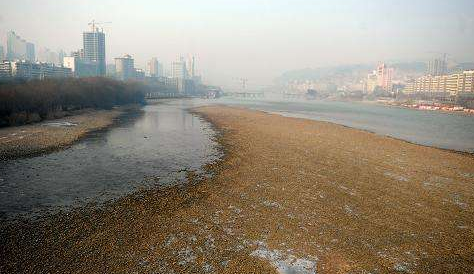 市民：黃河水位大降會(huì)不會(huì)影響供水？ 水務(wù)部門(mén)：枯水期流量偏小屬于正?，F(xiàn)象