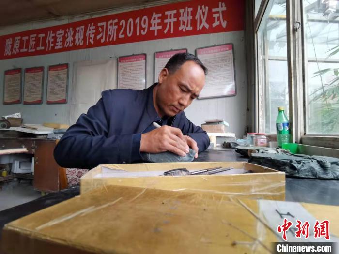 甘肅卓尼洮硯融合文化提升內涵：不只一硯一銘，還要一盒一拓