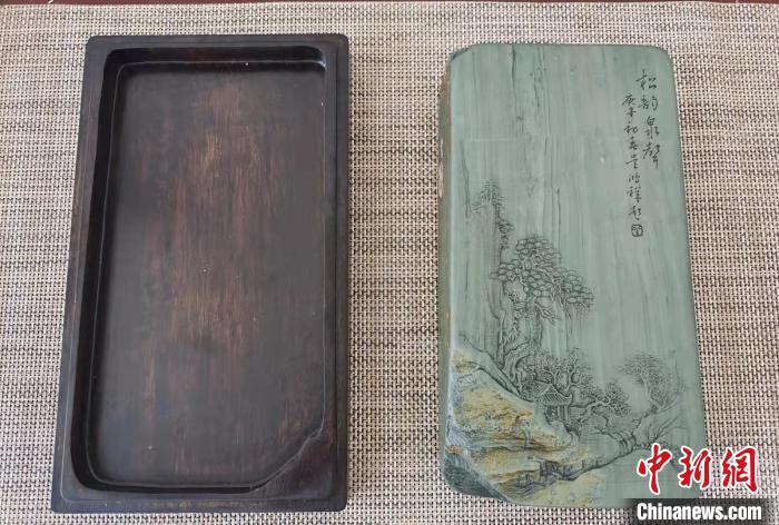 圖為盧保勝為提升洮硯文化內涵，制作“一硯一銘、一盒一拓”成品展示?！堟?攝