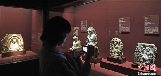 2018年8月，《平山郁夫的絲路世界——平山郁夫絲綢之路美術館文物展》在甘肅敦煌莫高窟開展。中新社記者 楊艷敏 攝