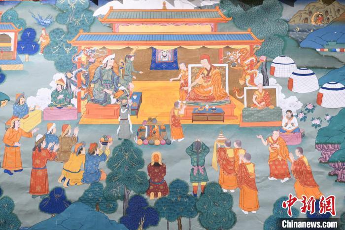 8月20日，在蘭州市博物館展出的大型歷史題材卷軸唐卡“涼州會(huì)盟”?！〈魑牟?攝