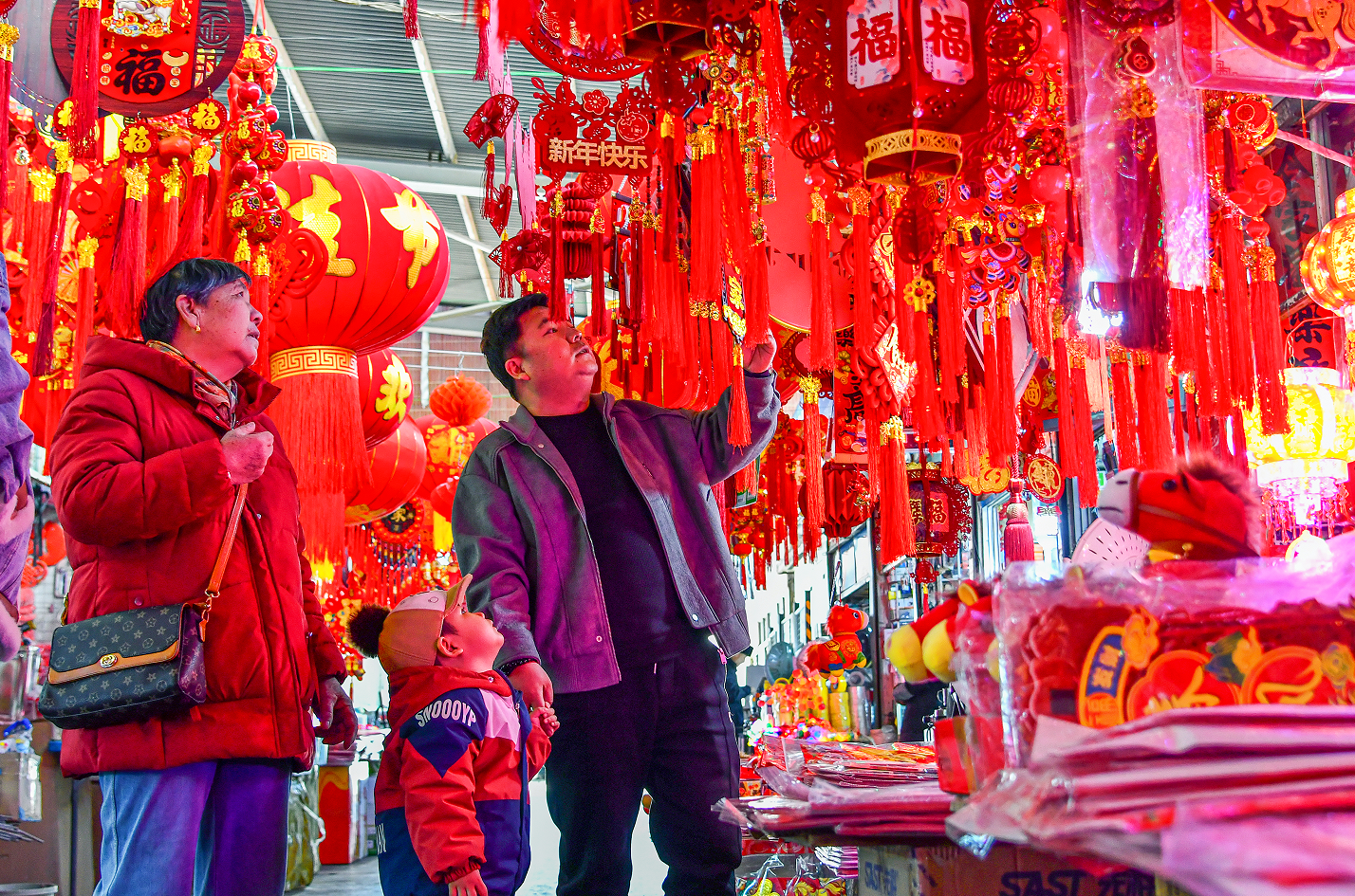 嘉峪關(guān)：春節(jié)臨近年味兒濃